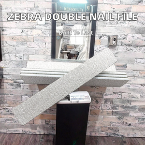 Lima de Uñas Profesional Clásica de Doble Cara Rectangular PV Zebra 80/80, Materiales de Esponja de Esmeril, 17.8x2.8cm - Product Image 2