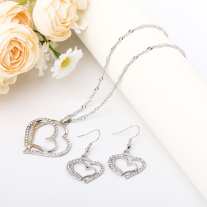 Conjunto de collar y aretes con forma de corazón y diamantes de imitación, joyería de moda para mujer, regalo para fiestas, conjunto de joyería de aleación de zinc y cristal. - Product Image 1