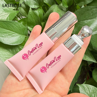 Baume à lèvres teinté rose vegan bio à marque privée avec embout métallique, hydratant et repulpant, effet gloss