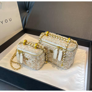 Bolso de Mano de Lana con Cadena para Mujer, Diseño de Nicho, Moderno y Elegante, Bolso de Hombro Cruzado de Lujo - Product Image 3