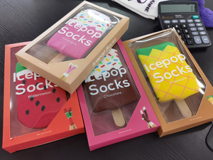 Calcetines personalizados de algodón para jóvenes con diseños de helados, donas, pasteles y dulces - Product Image 3