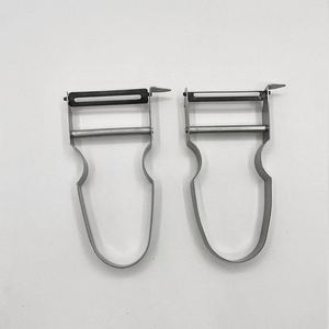 Peladores de Frutas Manuales de Acero Inoxidable en Forma de U, Utensilios de Cocina para Cortar Verduras Fácilmente, Pelador de Patatas, Rallador de Verduras - Product Image 2