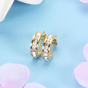 Boucles d'oreilles clous en acier plaqué or avec zircon incrusté en forme de C, sertissage canal, bijoux de mode pour soirée - Product Image 4