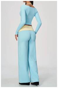 Ensemble de vêtements de sport pour femmes OEM avec logo personnalisé, comprenant un haut de sport à col halter, un haut à manches longues et un pantalon large à taille repliable - Product Image 4