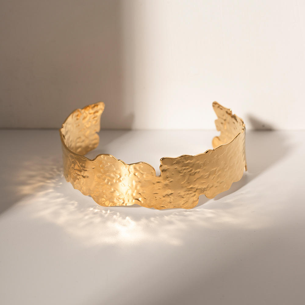 새로운 INS 디자인 리플 레이크 표면 넓고 얇은 18k 골드 도금 스테인레스 스틸 오픈 팔찌 팔찌 여성용| Alibaba.com