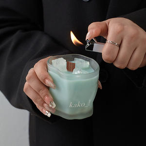 Bougie parfumée LANJO artisanale en verre torsadé, infusée de pierres précieuses, biologique, écologique, de luxe pour Diwali, fête des mères - Product Image 2