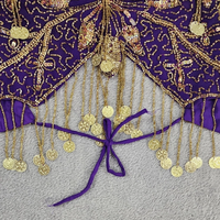 Ensemble jupe et haut à bretelles sexy en crochet fait main avec pompons et pièces de monnaie dorées, idéal pour la danse du ventre et les spectacles