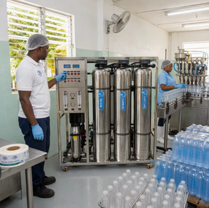 Planta de Tratamiento de Agua por Ósmosis Inversa de 1000 LPH para Fábrica de Agua Embotellada y Negocio de Reabastecimiento de Botellas de 5 Galones en el Mercado Caribeño de Jamaica - Product Image 1