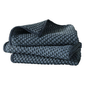 Paño de Cocina de Microfibra Verde, 300gsm, con Diseño de Puntos, Altamente Absorbente, Reutilizable y de Secado Rápido para Cocina y Baños - Product Image 3