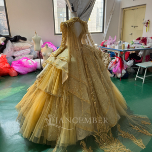 Vestido de Quinceañera de Lujo Mc032 Dorado con Hombros de Cristal, Cuentas Brillantes, Organza, Largo hasta el Suelo, Cola de Capilla, Vestido de Fiesta - Product Image 5