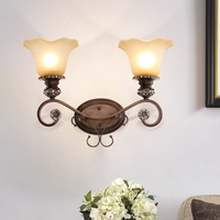 Vente en gros de lampes LED d'intérieur de luxe modernes pour chambre à coucher d'hôtel à miroir applique murale en verre à fleurs en or blanc