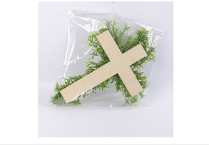 Ghirlanda Pasquale in Rilievo con Croce e Fiori di Giglio, Decorazione Floreale da Appendere alla Porta, Ornamento per Porta d'Ingresso, Decorazione Domestica per Capodanno - Product Image 4