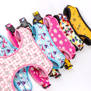 Juego de arnés de perro abeja <span class=keywords><strong>con</strong></span> logotipo de lujo suave personalizado colorido ajustable cachorro impermeable suministros para mascotas <span class=keywords><strong>con</strong></span> precio de decoración de cinta - Product Image 5