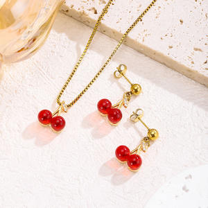 Collier en acier inoxydable plaqué or 18 carats avec pendentif zircon cerise rouge tendance 2025 – Bijou fruit mignon pour fiançailles et anniversaire - Product Image 1
