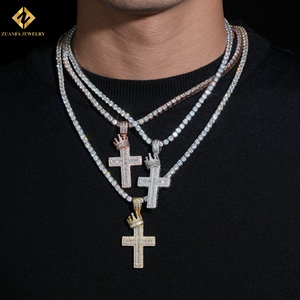 Elegante Colgante de Cruz de Moissanita con Corona, Chapado en Oro de 18K, Moissanita con Corte Baguette y Engaste de Canal, Amuleto Religioso Hiphop para Hombre - Product Image 5