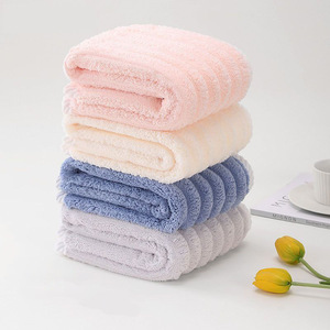 Toalla de Baño de Microfibra de Secado Rápido con Diseño de Rayas de Caramelo, 35x75cm - Product Image 2