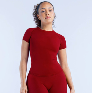 Yimo <span class=keywords><strong>Ensemble</strong></span> de <span class=keywords><strong>sport</strong></span> pour <span class=keywords><strong>femme</strong></span> 31 couleurs, Vente chaude, comprenant un haut de yoga couleur unie et un short de fitness froncé aux fesses, séchage rapide - Product Image 3