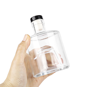 Bouteilles à vin <span class=keywords><strong>de</strong></span> fruits en verre transparent empilables <span class=keywords><strong>de</strong></span> forme unique <span class=keywords><strong>de</strong></span> 250 ml (8 oz) avec fond concave et bouchon en liège T pour whisky et spiritueux - Product Image 4
