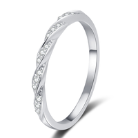 Cincin Perak 925 Berlapis Platinum Model Pilin dengan Moissanite Setting Prong, Dapat Ditumpuk, untuk Wanita, Perhiasan Cincin Tunangan dan Pernikahan
