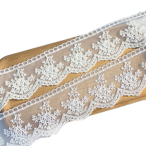 Nuovo Design Personalizzato Eco-Friendly Elegante Nastro <span class=keywords><strong>in</strong></span> Pizzo Francese Bianco Floreale Ricamato <span class=keywords><strong>in</strong></span> <span class=keywords><strong>Cotone</strong></span> 6cm a Bordo Singolo per Abito <span class=keywords><strong>da</strong></span> <span class=keywords><strong>Sposa</strong></span> - Product Image 1