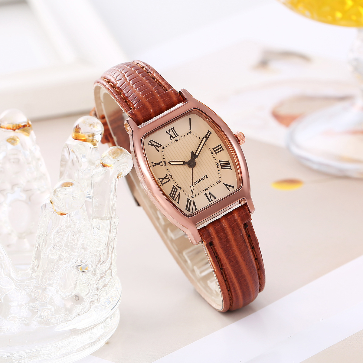 Fashion Watch for Woman Oval Dial Leather Strap Compact 