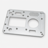 Plaque de panneau avant sur mesure OEM, usinée CNC, anodisée argentée de précision, avec rainures de refroidissement pour composants électroniques