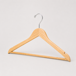 Cintres en bois naturel personnalisés avec logo, robustes, avec barre transversale pour pantalons, fabriqués au Vietnam - Product Image 2