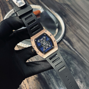 Reloj Tourbillon Astronaut Mars 52-05 con Caja de Oro Rosa, Esfera Artística con Diseño de la Tierra y Correa de Caucho Negra - Product Image 6