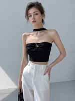Échantillon Gratuit – Nouveau Top Court Halterneck Moulant Extensible Couleur Unie Épaules Dénudées avec Poitrine Enveloppée et Détails Métalliques Creux en Maille pour Femme