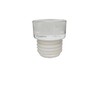 Bouchons de bouteille à large ouverture avec dispositifs d'étanchéité. Il existe des bouteilles en liège et des bouteilles en verre avec des bouchons en verre cristallin.
