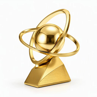 Trophée d'art moderne épuré |   Coupe de récompense ailée de style escalonné |   Souvenir en alliage de zinc durable plaqué or |   Cadeaux de bienvenue personnalisés