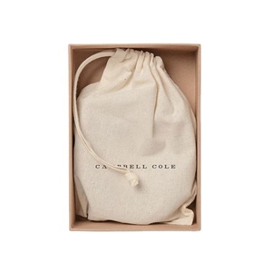 Sacs en tissu de coton noir réutilisables et écologiques avec cordon de serrage, en mousseline, calicot ou toile, personnalisables avec logo, pour la vente en gros - Product Image 1