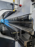 Presse plieuse électro-hydraulique synchrone CNC 4000 mm 8 axes DA69T pour le pliage de tôles