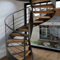 Escalier à poutres courbées Prima Modern, avec des marches à courbure lisse pour une décoration visuelle haut de gamme du hall