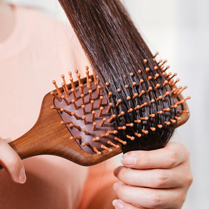Meilleure Vente : Peigne à Cheveux en Bois Massif Naturel, Personnalisable avec Logo Privé, Idéal pour Démêler en Douceur, Utilisation en Salon et Spa - Product Image 2