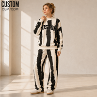 Ensemble décontracté deux pièces pour femme : Sweat-shirt oversize à col montant rayé noir et blanc avec broderie appliquée et pantalon large