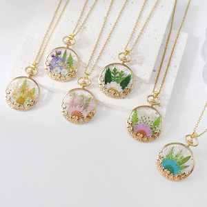Custom Dried Flower Necklace Wedding Bouquet Lembrança Jóias Mulheres Resina Epóxi Acrílico Pressionado Flor Rodada Pingente Colar - Product Image 4