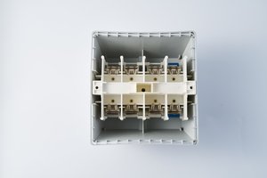 Boîtier de connexion bipolaire/quadrupolaire JUNW pour la protection contre les surtensions et la mesure - Product Image 4