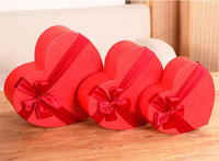 Caja de Regalo de Cartón Rígido con Forma de Corazón Rojo en Relieve, Personalizada y de Lujo, con Cinta para Chocolates, Gelatinas y Más - Materiales Reciclados