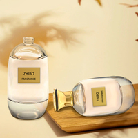 Flacon de parfum rond transparent de luxe de haute qualité 100 ml avec bouchon à vis personnalisé en verre rechargeable avec étiquette