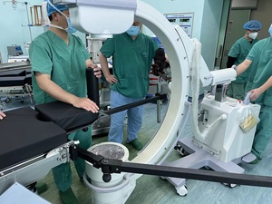 Điều chỉnh vị trí chính xác cao Bảng phẫu thuật thủy lực điện cho phẫu thuật thần kinh - Product Image 5