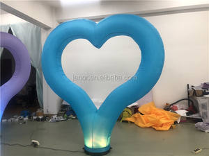 Coeur lumineux géant coloré arc-en-ciel pour décoration de soirée - Product Image 5