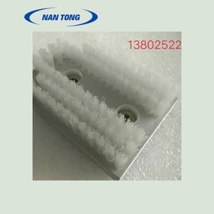 Brosse de nettoyage Nantou 1 en 1 avec poils en nylon et manche en plastique blanc pour agrafeuse Martini, usage carré - Product Image 4