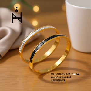 Bracciale in Acciaio Inossidabile con Diamanti Quadrati, Intarsio Oro e Nero, Larghezza 7mm, Gioielli alla Moda - Product Image 3