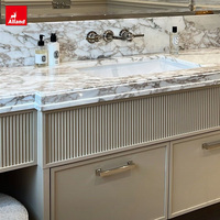 Kabinet Vanity Kamar Mandi dengan Wastafel Ganda, Cermin LED, Desain Modern Custom Hotel, Terpasang di Dinding, Kayu Solid Marmer, untuk Kamar Mandi Kecil