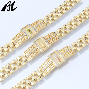 Set di Bracciali H1008 con Catena Cubana Dorata, Medaglie Smaltate della Vergine di Guadalupe e dei Santi, Design a Chiave Greca con Accenti in Cristallo - Product Image 2