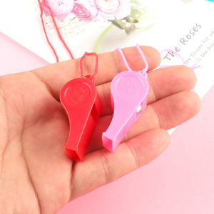 Silbatos de Plástico Coloridos 5x1.6x2cm No Tóxicos Para Niños Eventos Deportivos Fiestas de Cumpleaños Novedades - Product Image 3