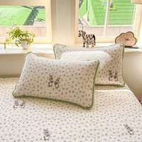 Parure de lit trois pièces en mousseline de soie double couche avec garnissage en coton 60 fils, design simple matelassé, pour la maison