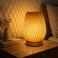 Lampe de table en bambou et rotin tissée à la main, lumière rétro chaude