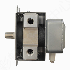 Magnétron Witt 11,4 cm x 3,5 cm 1 kW refroidi à l'eau pour pièces de fours à micro-ondes commerciaux - Product Image 2